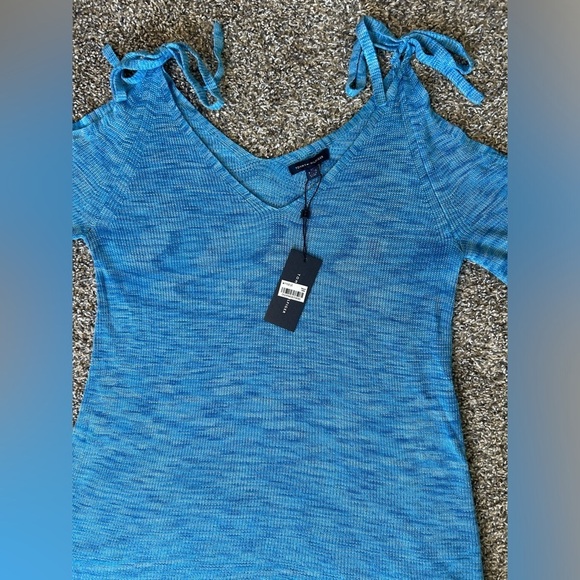 5/$25 Tommy Hilfiger lightweight cold shoulder summer sweater XL - Picture 3 of 14